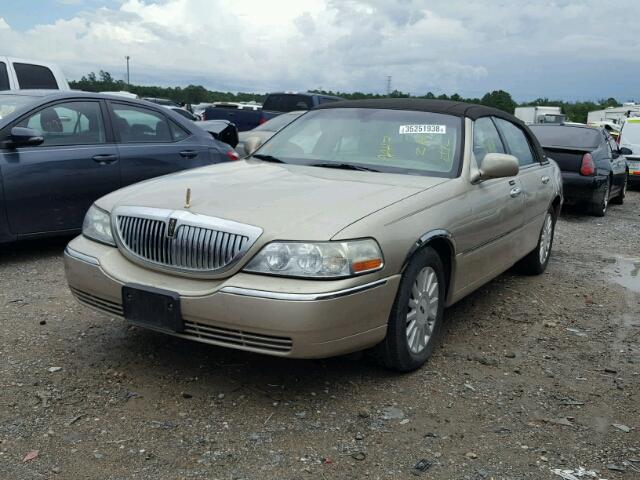 1LNHM81W45Y647725 - 2005 LINCOLN TOWN CAR S GOLD photo 2