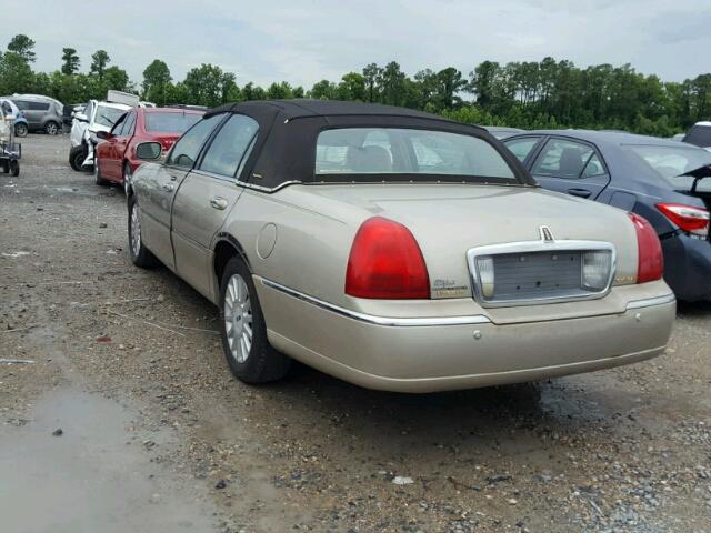 1LNHM81W45Y647725 - 2005 LINCOLN TOWN CAR S GOLD photo 3