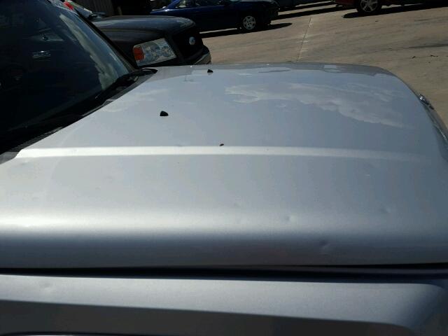 1J8HG48N66C244709 - 2006 JEEP COMMANDER SILVER photo 9