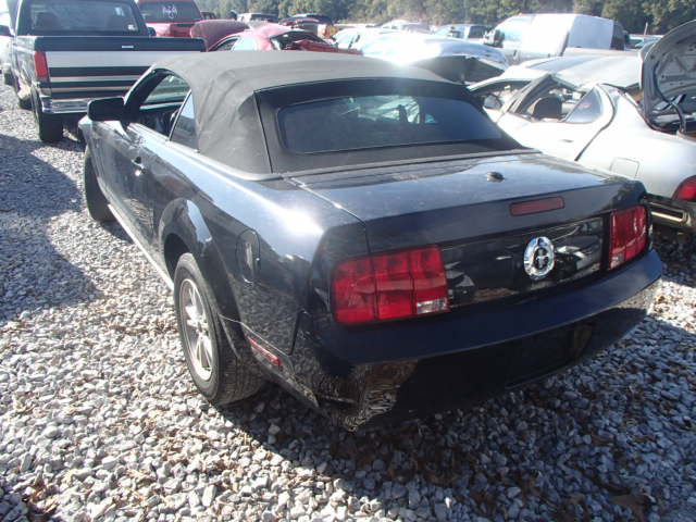 1ZVHT84N575244395 - 2007 FORD MUSTANG BLACK photo 3