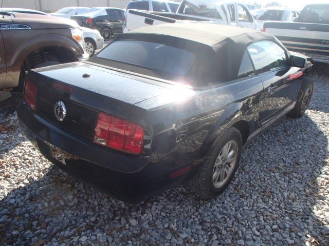 1ZVHT84N575244395 - 2007 FORD MUSTANG BLACK photo 4