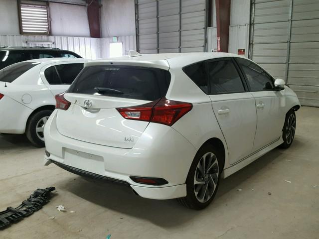 JTNKARJE0JJ559088 - 2018 TOYOTA COROLLA IM WHITE photo 4