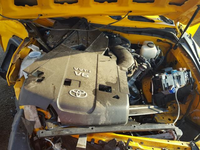 JTEBU11F470044692 - 2007 TOYOTA FJ CRUISER YELLOW photo 7