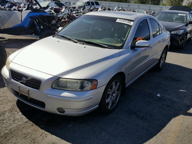 YV1RS592452479337 - 2005 VOLVO S60 2.5T SILVER photo 2