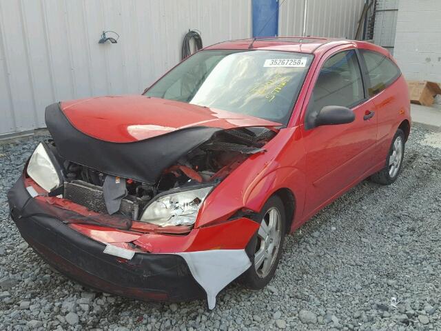 3FAFP31N25R145684 - 2005 FORD FOCUS ZX3 RED photo 2