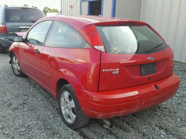 3FAFP31N25R145684 - 2005 FORD FOCUS ZX3 RED photo 3