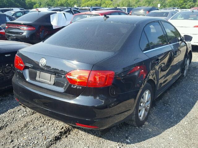 3VWDP7AJ7DM351212 - 2013 VOLKSWAGEN JETTA SE 黑色 照片 4