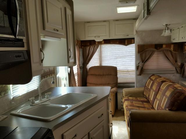 1TC3B059451301472 - 2005 COACH TRAILER WHITE photo 6