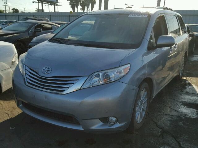 5TDYK3DC5CS204183 - 2012 TOYOTA SIENNA XLE SILVER photo 2