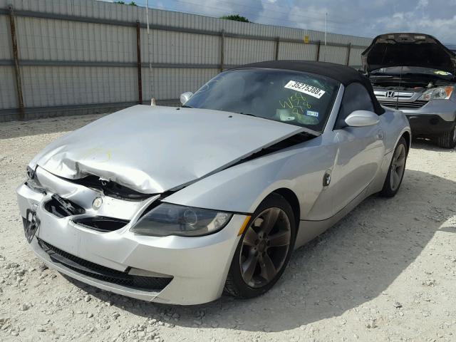 4USBU33586LW58818 - 2006 BMW Z4 3.0 SILVER photo 2