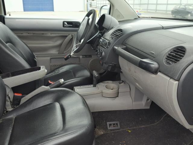 3VWCK21C32M418027 - 2002 VOLKSWAGEN NEW BEETLE 灰色 照片 5