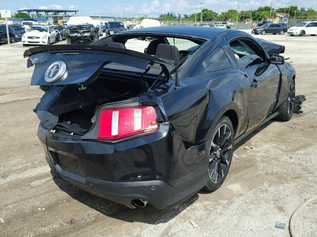 1ZVBP8AM7C5234094 - 2012 FORD MUSTANG BLACK photo 4