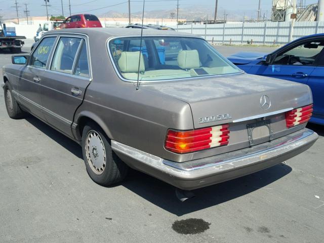 WDBCA25D2JA411170 - 1988 MERCEDES-BENZ 300 SEL GOLD photo 3