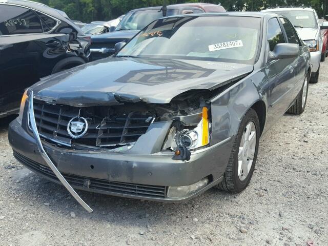 1G6KD57Y38U103085 - 2008 CADILLAC DTS GRAY photo 2