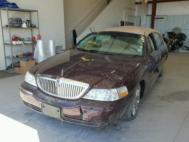 2LNHM85VX8X657729 - 2008 LINCOLN TOWN CAR S BURGUNDY photo 2