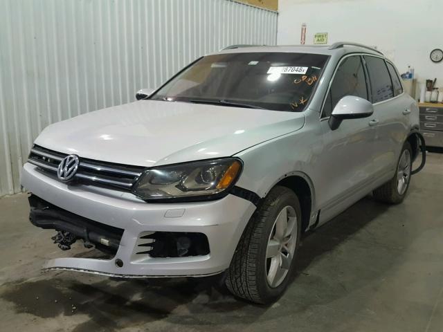 WVGFF9BP3BD001027 - 2011 VOLKSWAGEN TOUAREG V6 SILVER photo 2