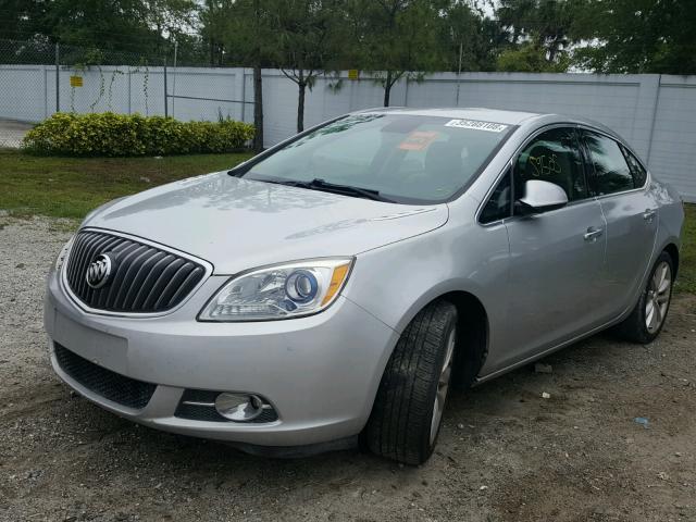 1G4PR5SK9D4144463 - 2013 BUICK VERANO CON SILVER photo 2