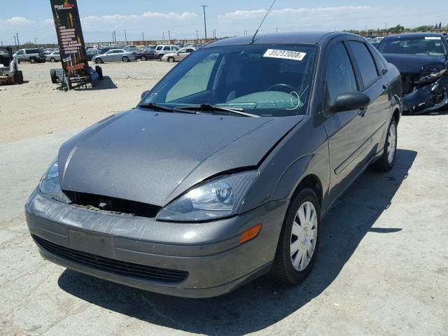 1FAFP34ZX4W188289 - 2004 FORD FOCUS SE C GRAY photo 2