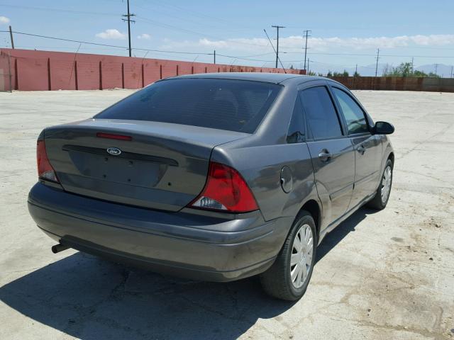 1FAFP34ZX4W188289 - 2004 FORD FOCUS SE C GRAY photo 4