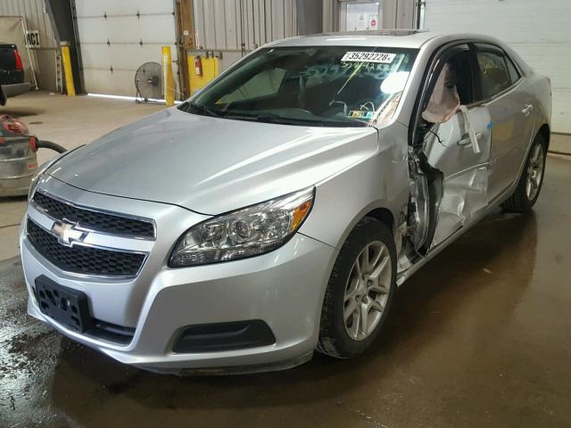 1G11C5SA8DF137004 - 2013 CHEVROLET MALIBU 1LT 银色 照片 2