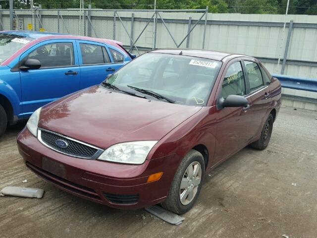 1FAHP34N47W172048 - 2007 FORD FOCUS ZX4 MAROON photo 2