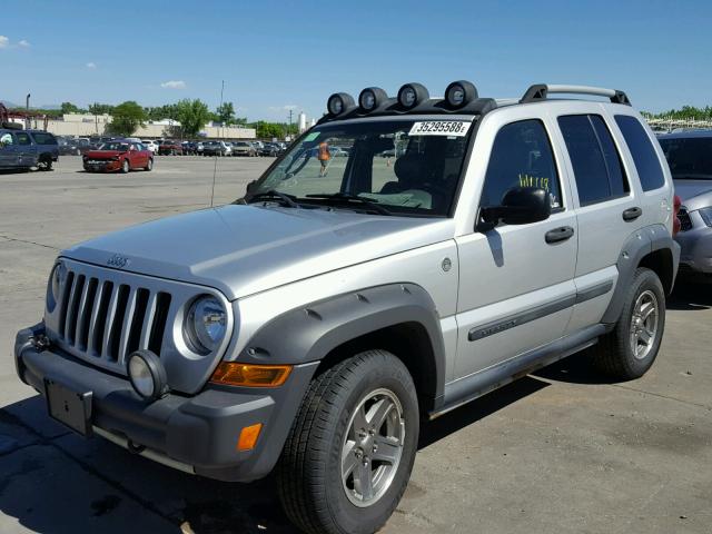 1J4GL38K05W649597 - 2005 JEEP LIBERTY RE 银色 照片 2