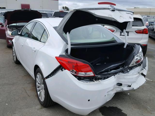 W04GS5ECXB1026329 - 2011 BUICK REGAL CXL WHITE photo 3