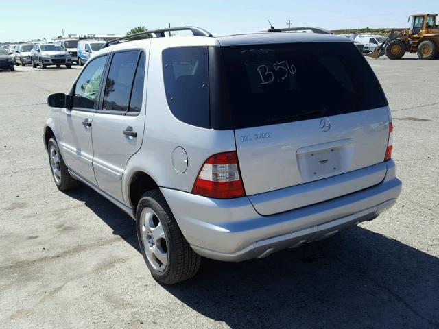 4JGAB54E72A313332 - 2002 MERCEDES-BENZ ML 320 SILVER photo 3