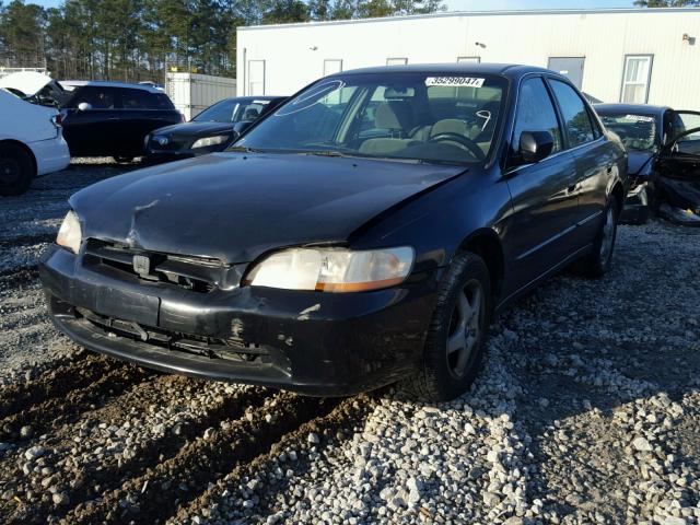 1HGCG5646YA136172 - 2000 HONDA ACCORD LX BLACK photo 2