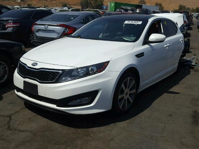 5XXGR4A69DG210907 - 2013 KIA OPTIMA SX WHITE photo 2