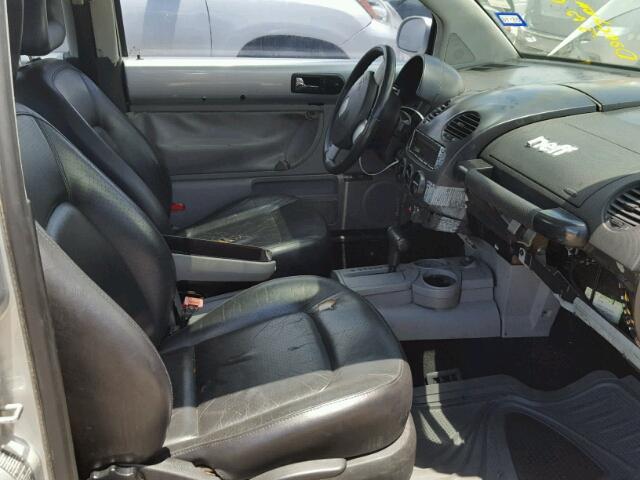 3VWCB21C22M418424 - 2002 VOLKSWAGEN NEW BEETLE 银色 照片 5