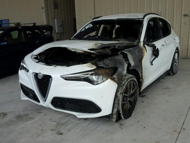 ZASFAKNN2J7B66687 - 2018 ALFA ROMEO STELVIO TI WHITE photo 2