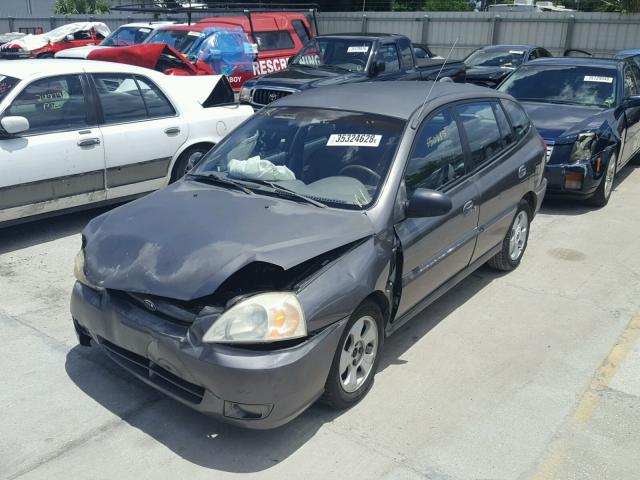 KNADC165846204496 - 2004 KIA RIO CINCO GRAY photo 2