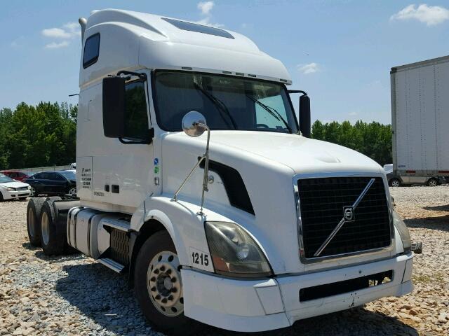 4V4NC9EH0BN529314 - 2011 VOLVO VNL WHITE photo 1