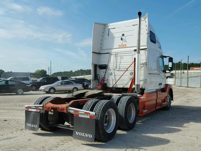 4V4NC9EH4CN548515 - 2012 VOLVO VN VNL WHITE photo 4