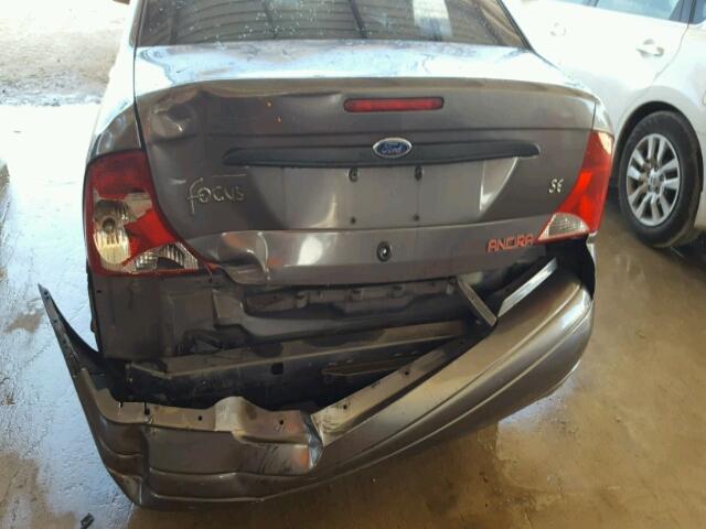 1FAFP34362W292867 - 2002 FORD FOCUS SE C GRAY photo 9