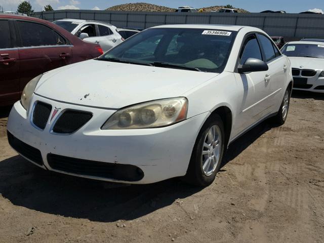 1G2ZG528X54128902 - 2005 PONTIAC G6 WHITE photo 2