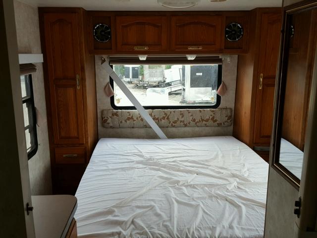 1GBKP37N8T3316759 - 1997 DAMO MOTORHOME CREAM photo 9