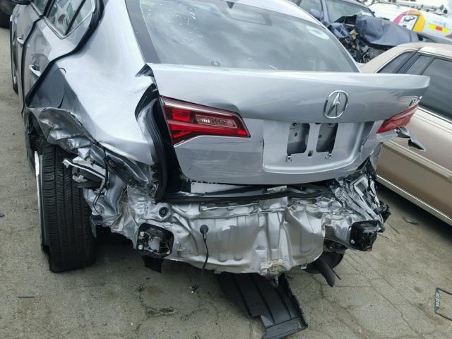 19UDE2F36JA005264 - 2018 ACURA ILX BASE SILVER photo 9