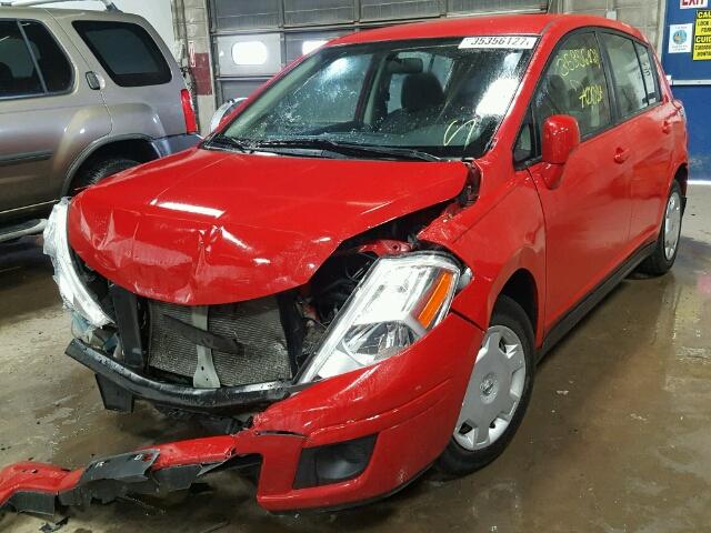 3N1BC13E89L468879 - 2009 NISSAN VERSA RED photo 2