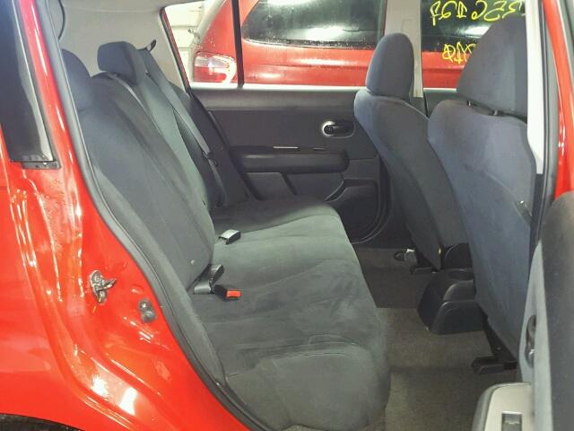 3N1BC13E89L468879 - 2009 NISSAN VERSA RED photo 6