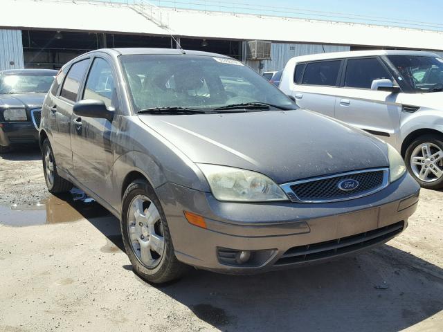 1FAFP37N56W192326 - 2006 FORD FOCUS ZX5 GRAY photo 1