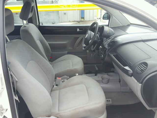 3VWCC21C9XM424449 - 1999 VOLKSWAGEN NEW BEETLE 白色 照片 5