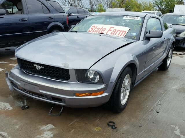 1ZVFT80N565179348 - 2006 FORD MUSTANG GRAY photo 2