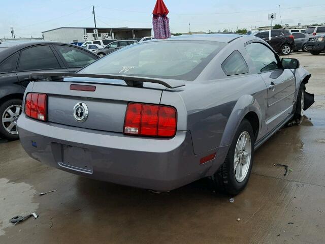 1ZVFT80N565179348 - 2006 FORD MUSTANG GRAY photo 4