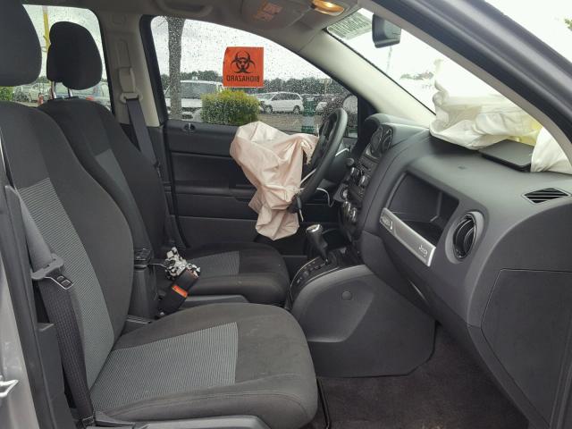 1C4NJCBA2HD185909 - 2017 JEEP COMPASS SP 银色 照片 5