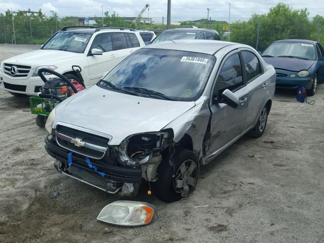 KL1TD56E09B396053 - 2009 CHEVROLET AVEO LS SILVER photo 2