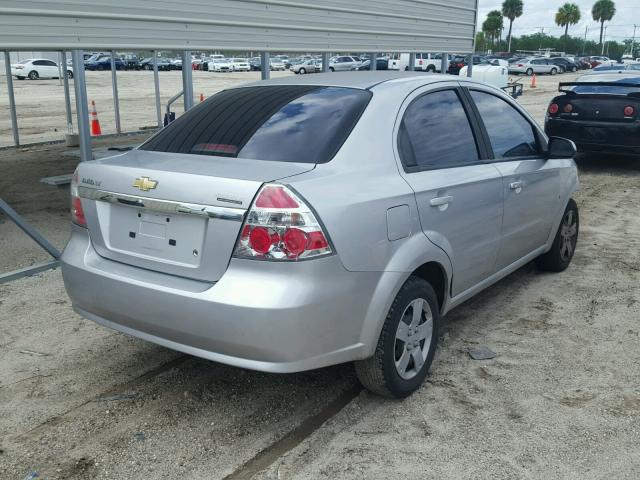 KL1TD56E09B396053 - 2009 CHEVROLET AVEO LS SILVER photo 4