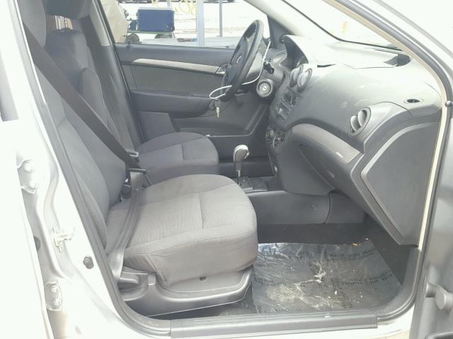 KL1TD56E09B396053 - 2009 CHEVROLET AVEO LS SILVER photo 5