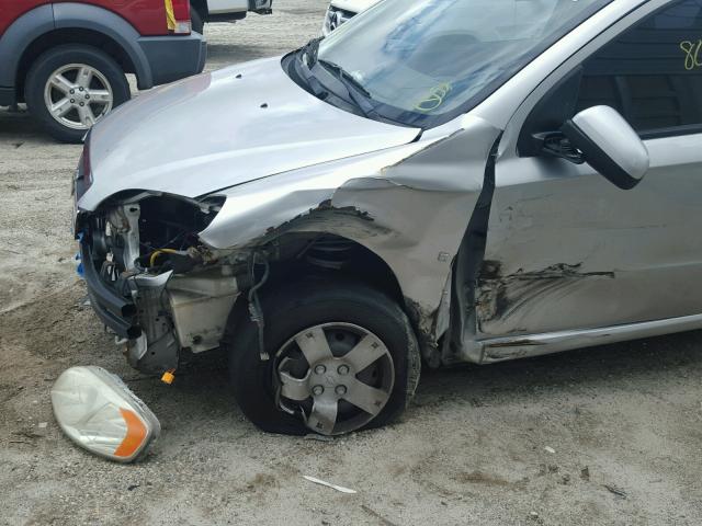 KL1TD56E09B396053 - 2009 CHEVROLET AVEO LS SILVER photo 9